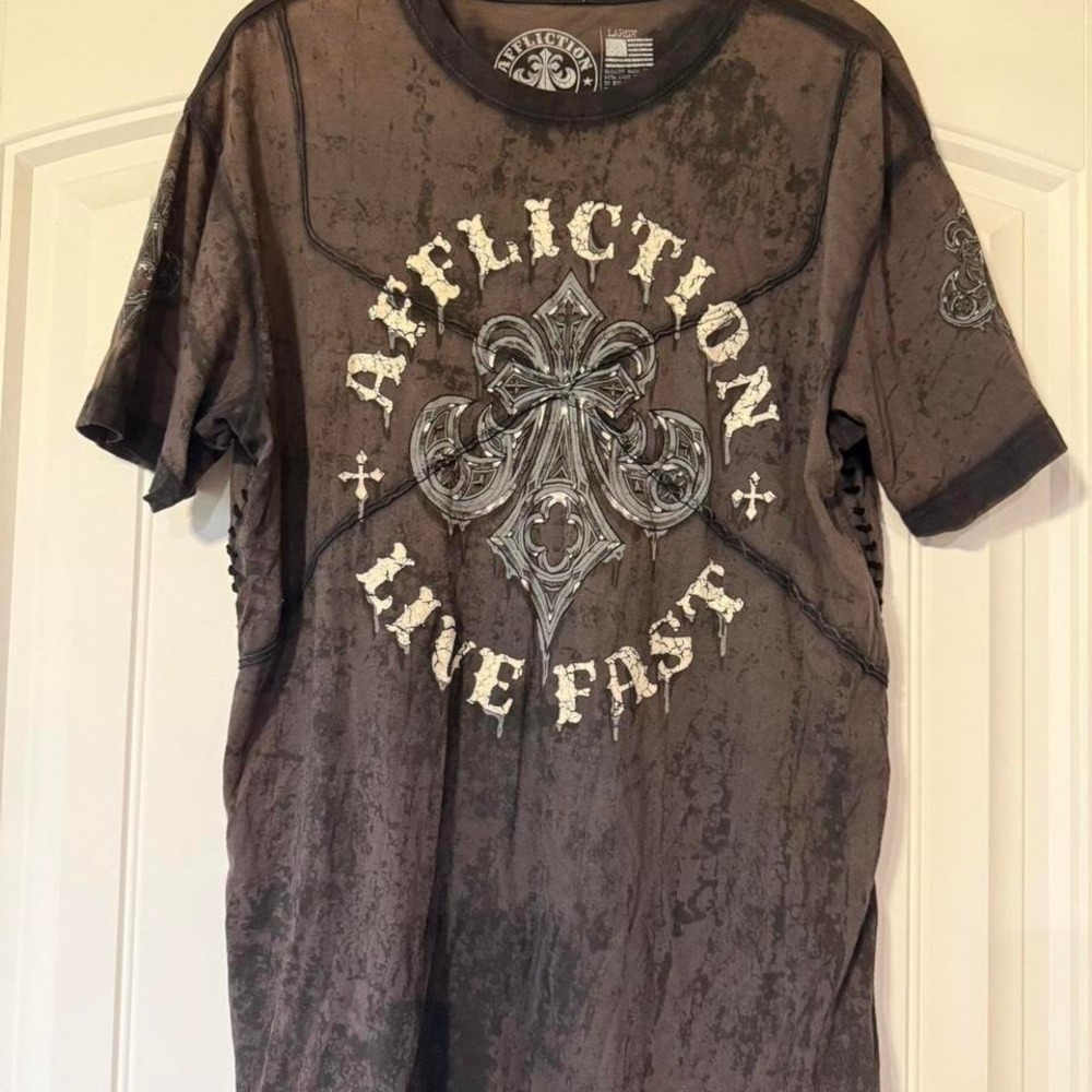 Affliction Live Fast Mens Large T-Shirt Distressed Fleur De Lis Cross Gray